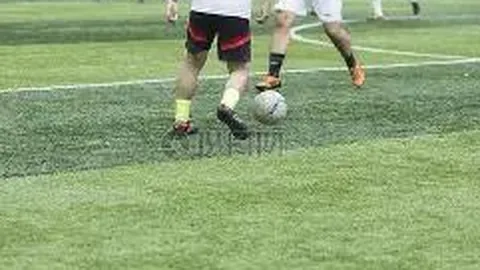 秦霄贤母亲拒绝归还信用卡，银行将其告上法庭引关注